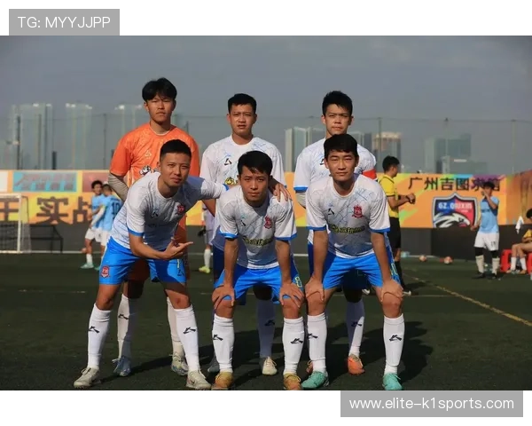 足球球星的多面人生他们在场上拼搏与场下的真实自我 足球球星的多面人生他们在场上拼搏与场下的真实自我